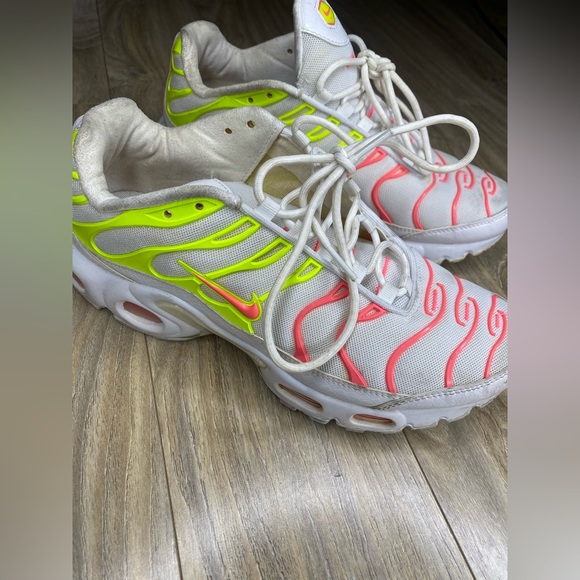Women’s Nike air max plus - Picture 3 of 13